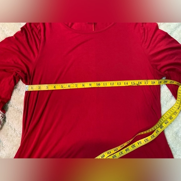 Elegant Red Midi Dress with Lace Trim - Picture 11 of 12